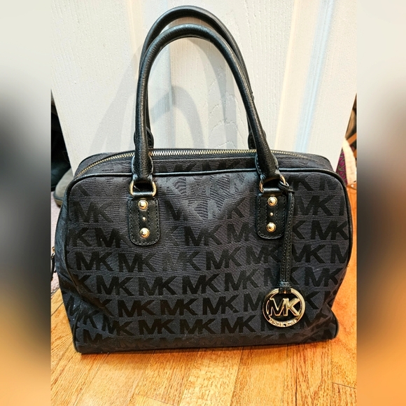 Michael Kors bag - Picture 1 of 4
